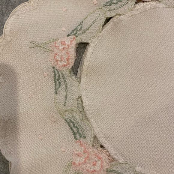 VTG Set of 4 Oval Cotton Placemats with Scalloped Edges and Embroidery - Picture 2 of 9